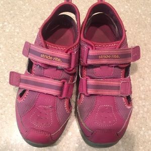 Great condition washable (!!!) Stride Rite sandals